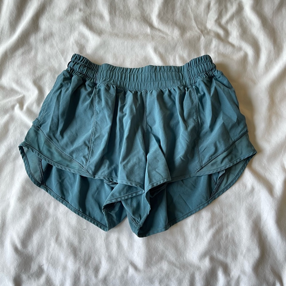 Lululemon Hotty Hot Low Rise Lined 2.5” Shorts